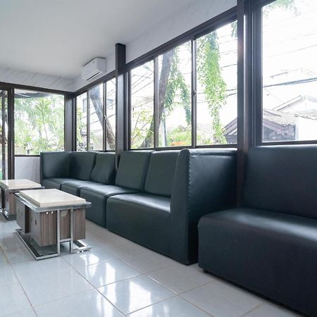 Reddoorz Plus Near Itc Cempaka Mas 2 جاكرتا المظهر الخارجي الصورة