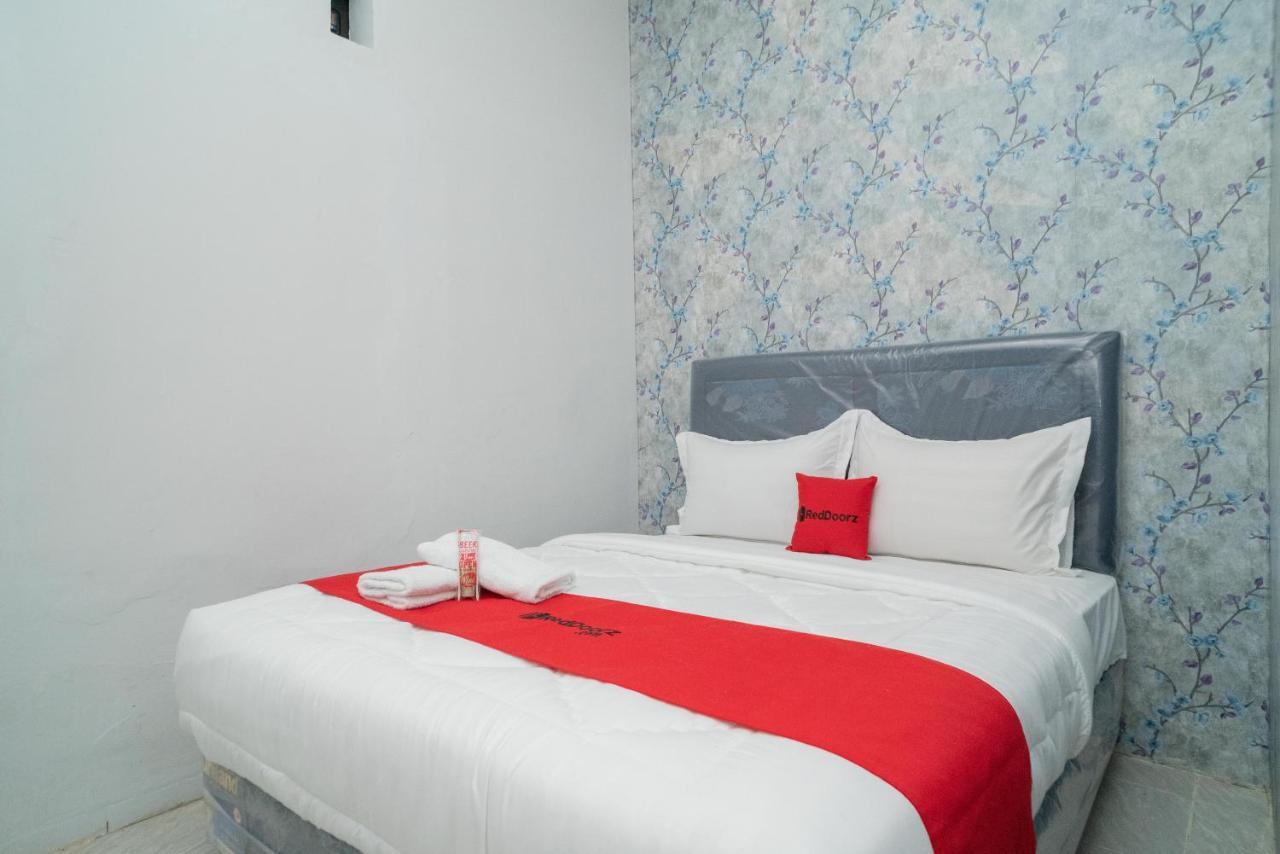 Reddoorz Plus Near Itc Cempaka Mas 2 جاكرتا المظهر الخارجي الصورة
