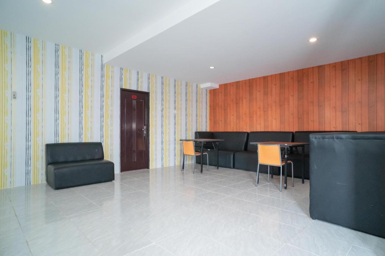 Reddoorz Plus Near Itc Cempaka Mas 2 جاكرتا المظهر الخارجي الصورة