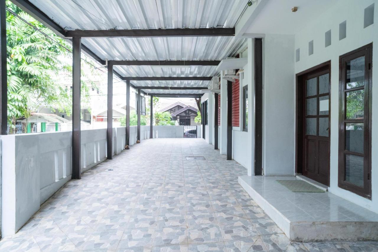 Reddoorz Plus Near Itc Cempaka Mas 2 جاكرتا المظهر الخارجي الصورة