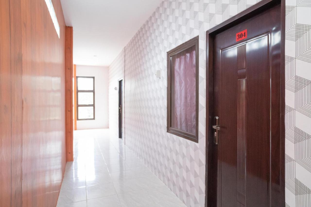 Reddoorz Plus Near Itc Cempaka Mas 2 جاكرتا المظهر الخارجي الصورة