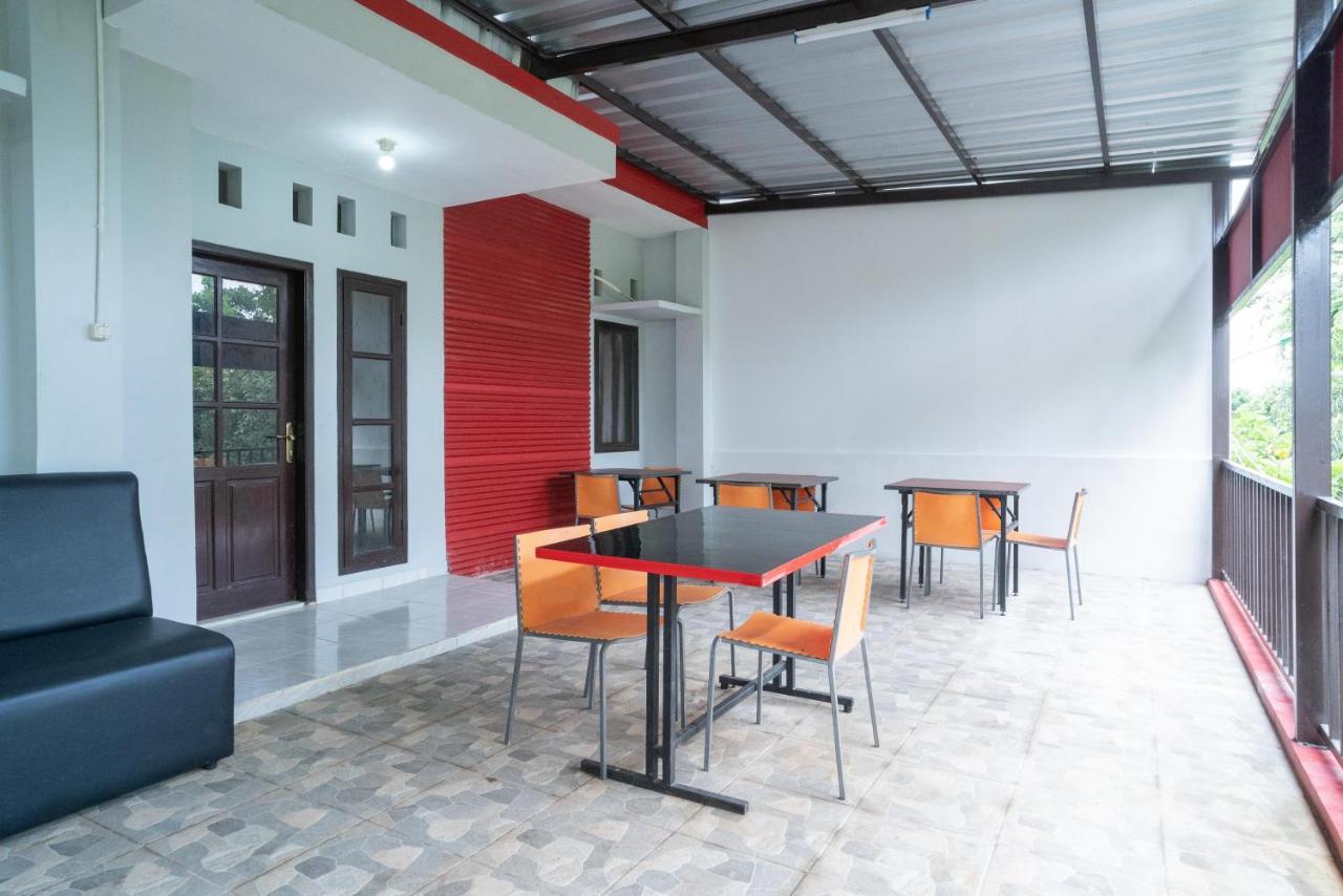 Reddoorz Plus Near Itc Cempaka Mas 2 جاكرتا المظهر الخارجي الصورة