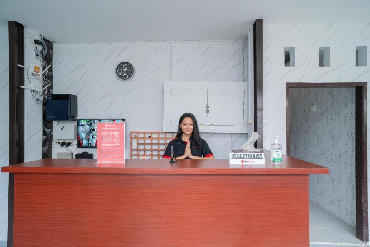 Reddoorz Plus Near Itc Cempaka Mas 2 جاكرتا المظهر الخارجي الصورة