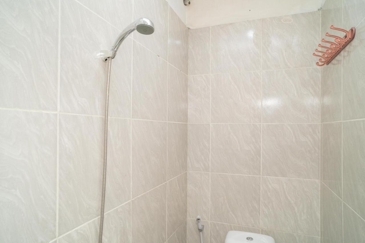Reddoorz Plus Near Itc Cempaka Mas 2 جاكرتا المظهر الخارجي الصورة