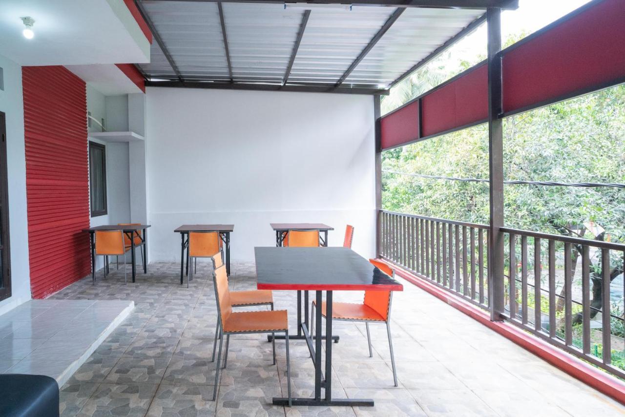 Reddoorz Plus Near Itc Cempaka Mas 2 جاكرتا المظهر الخارجي الصورة